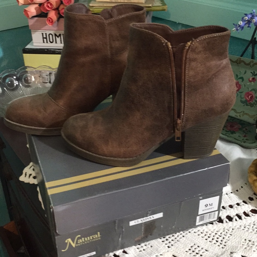 Natural Reflections heeled booties